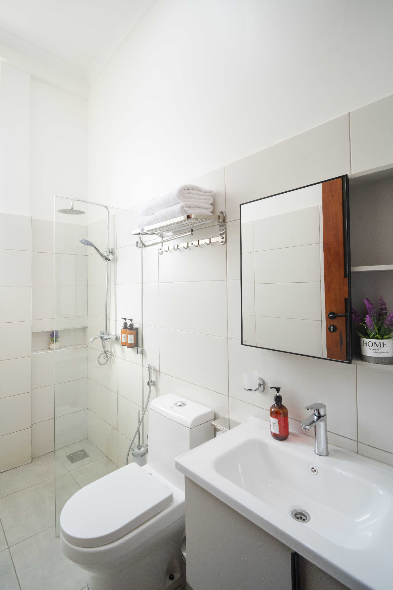 Diamond apartment bathroom