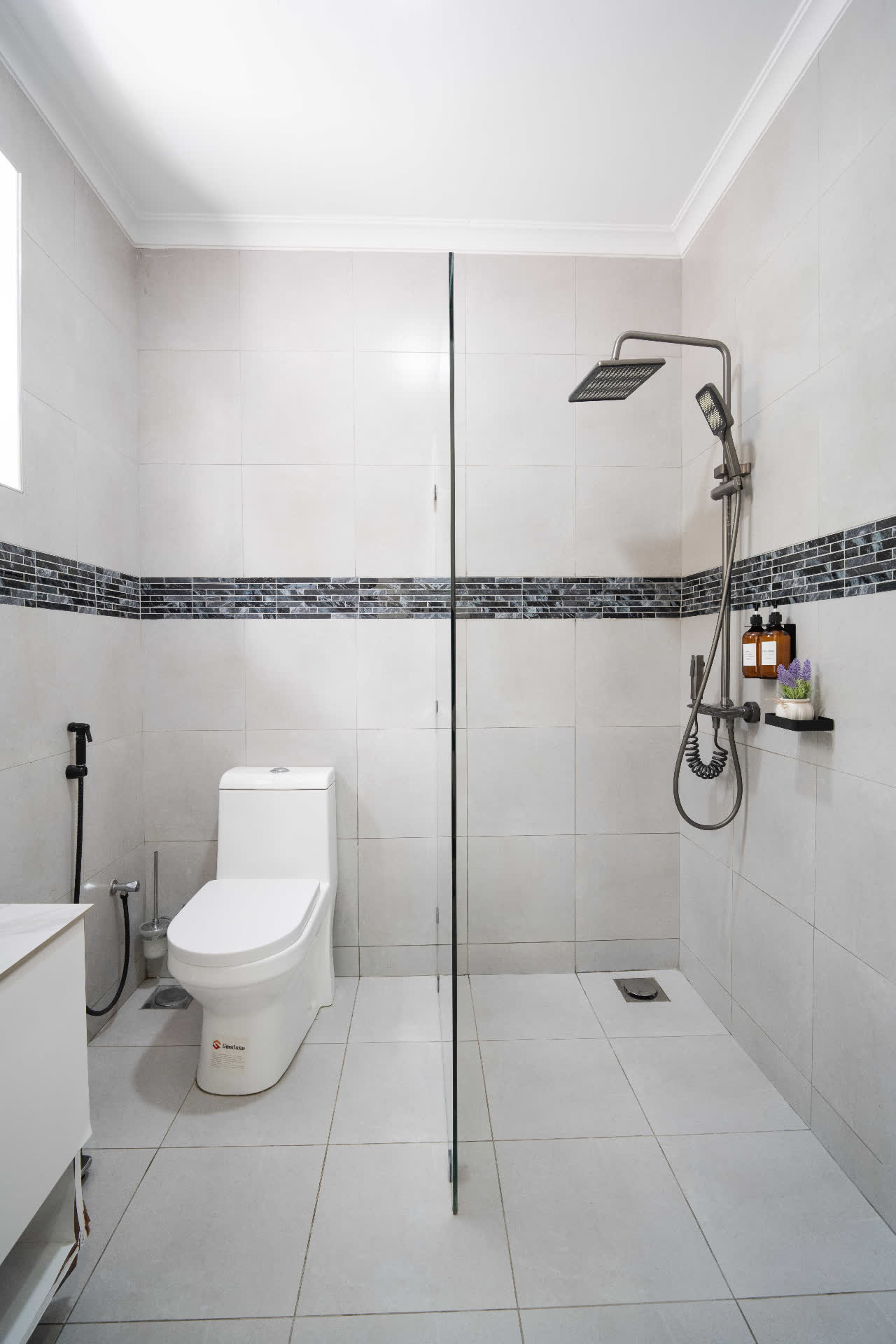 Emerald apartment bathroom