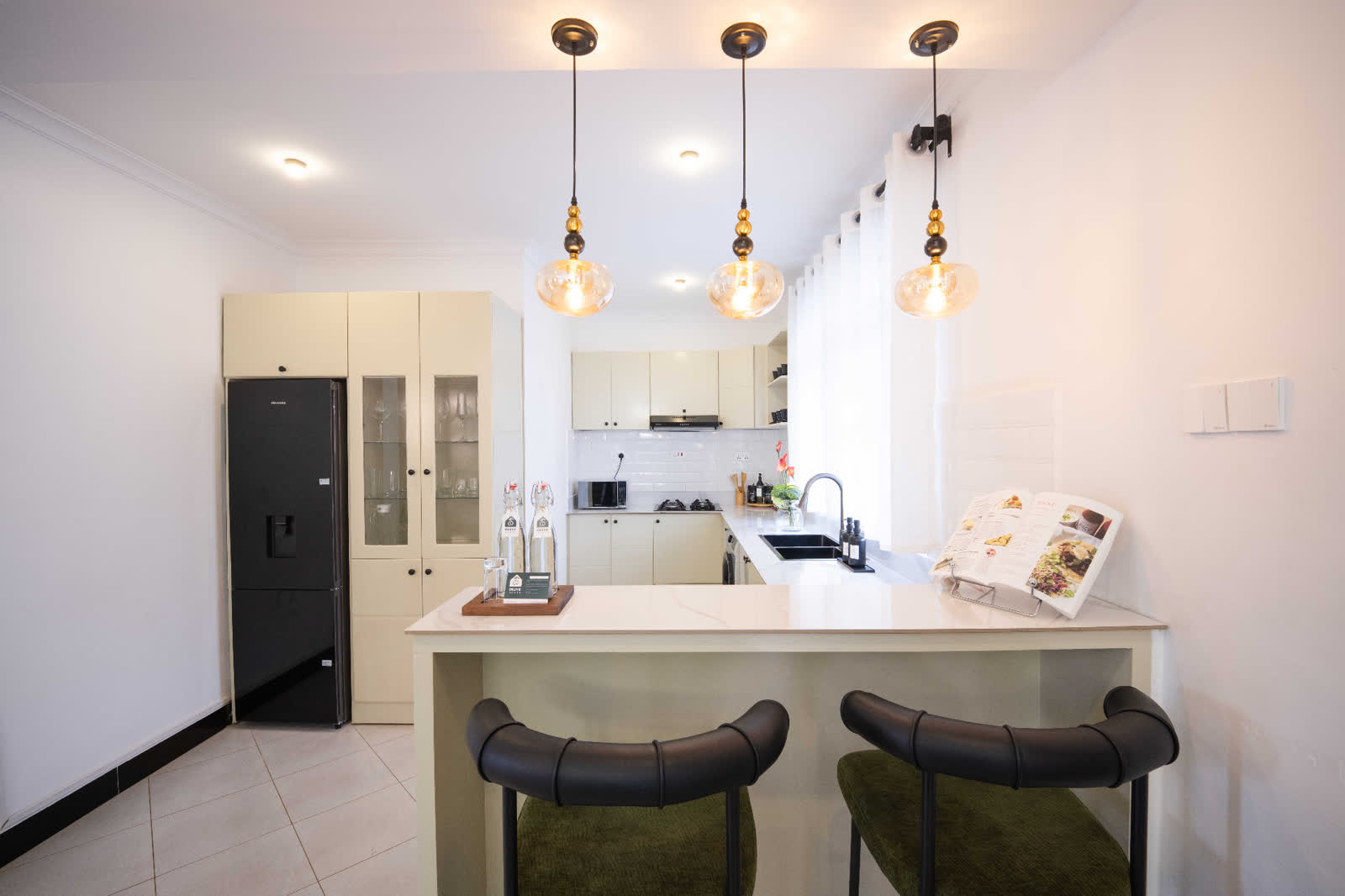 Emerald apartment kitchen and breakfast bar