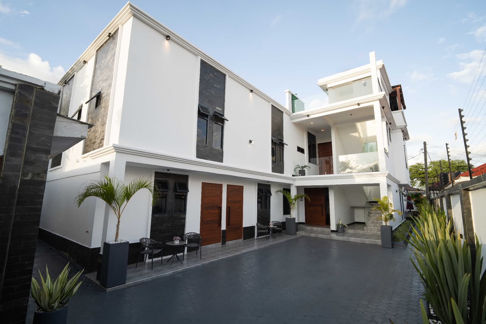 Olive Homes courtyard and exterior view