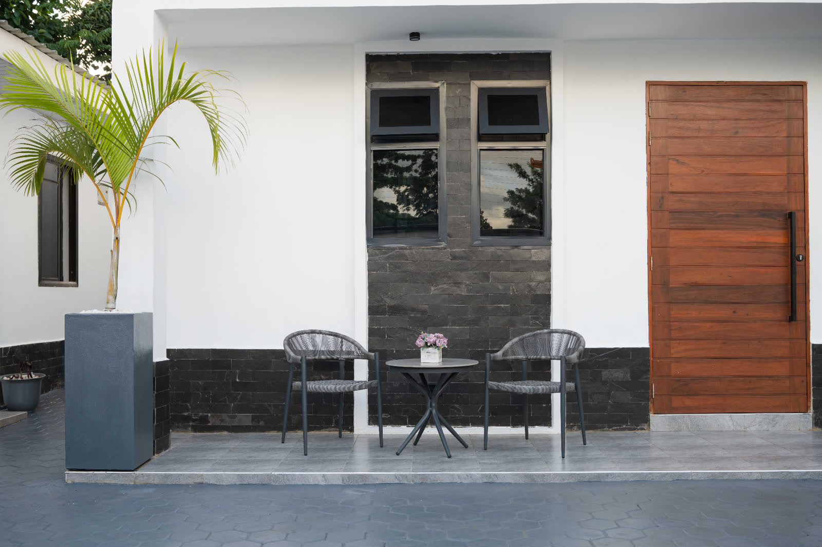 Olive Homes patio seating outside the apartments