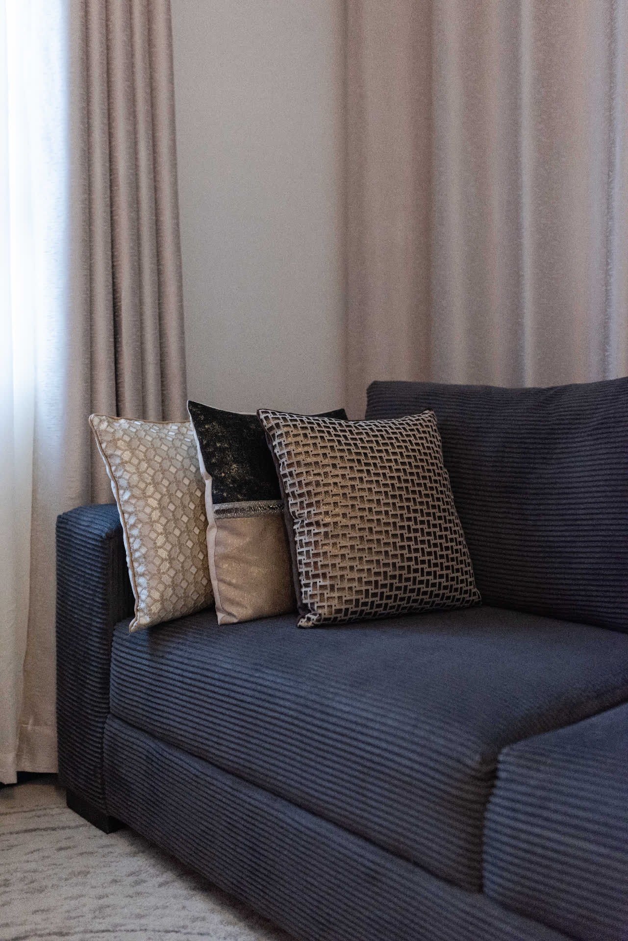 Tanzanite apartment cushion styling detail